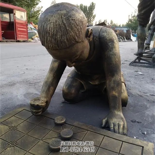 铸铜下棋雕塑厂家，童趣主题，抽象民俗雕塑摆件小品